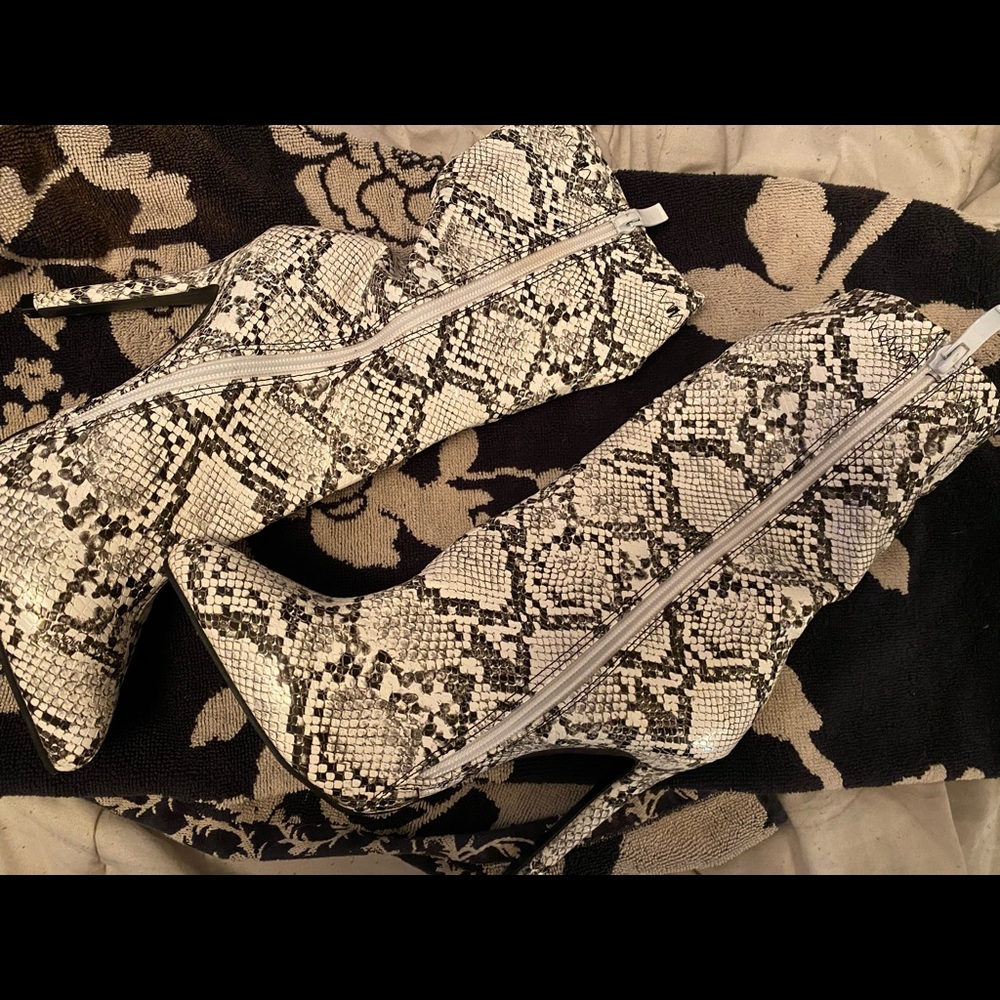 never worn snakeskin boots size 8.5